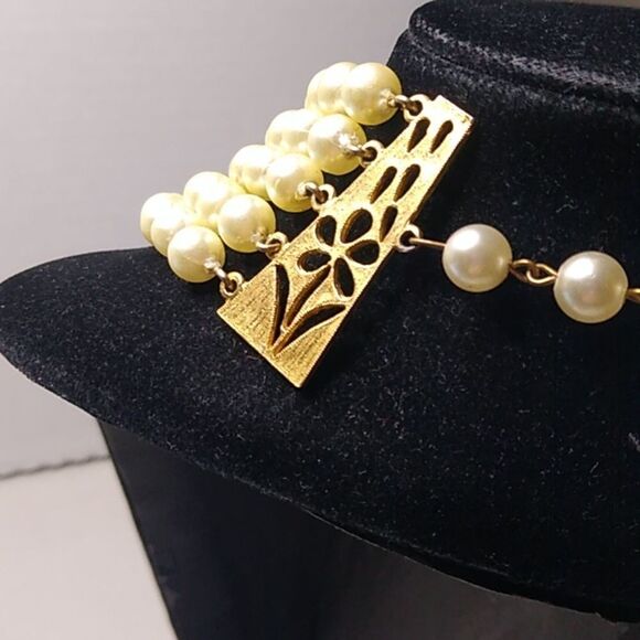 Yellow Five Strand Faux Pearl Necklace Cottagecore Grandmacore - Picture 4 of 6